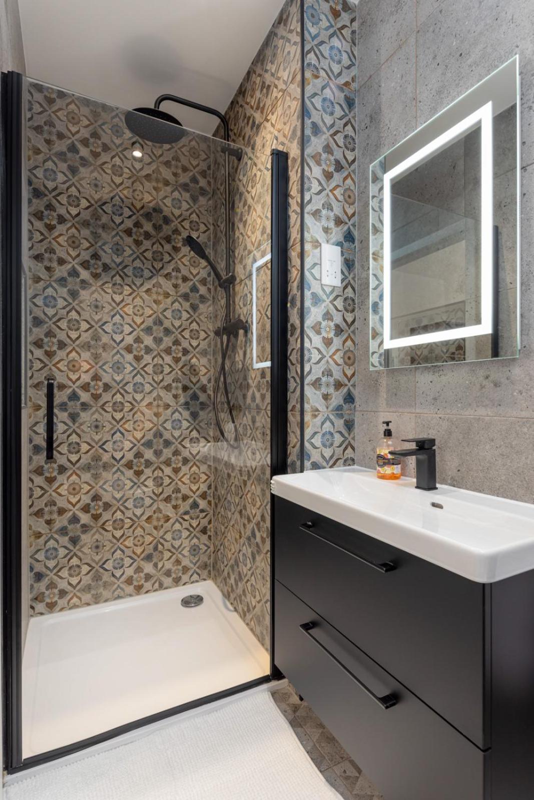 Flatzy - 16 Guests 4 En-suite A *